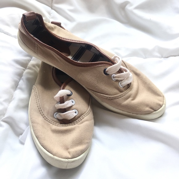 Canvas shoes